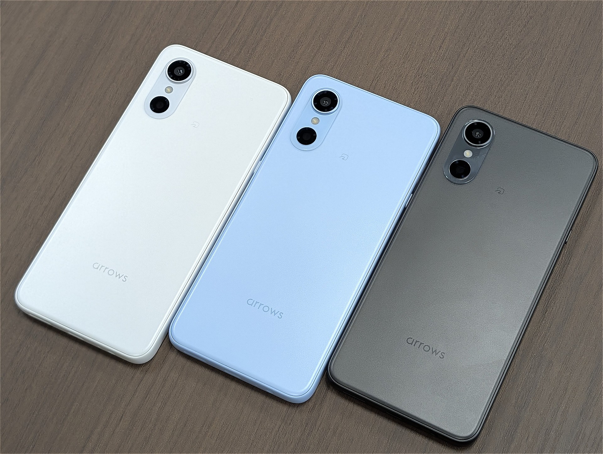 FCNT、5000mAhバッテリー搭載のコンパクトスマホ「arrows We3」発表