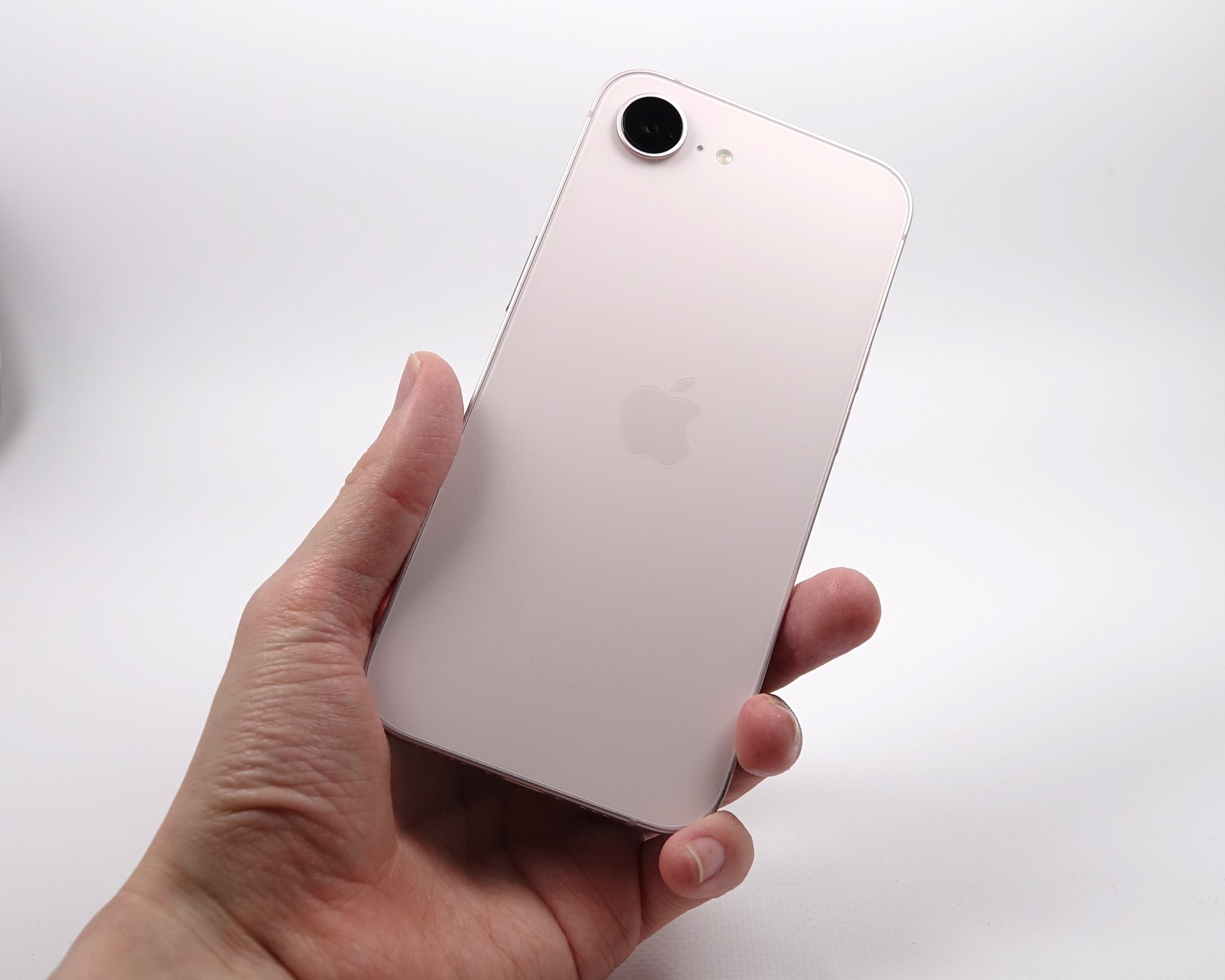 IIJmioで未使用品「iPhone 17e」「Pixel 10a」発売