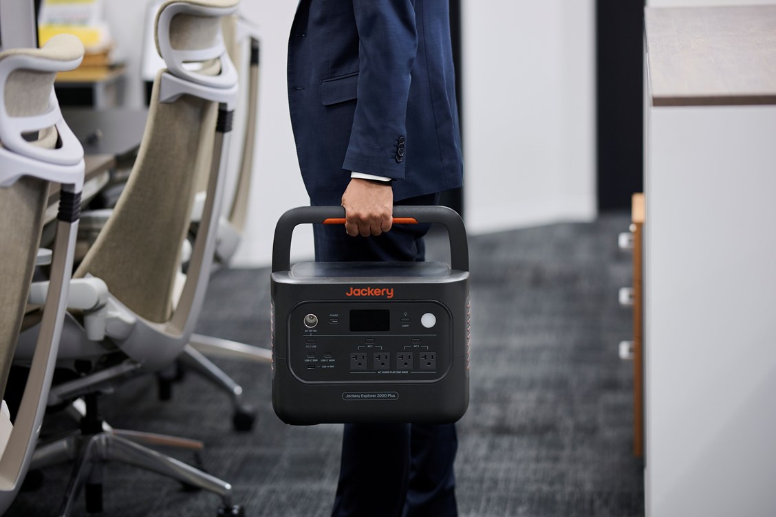 Jackeryの大容量ポータブル電源「2000 Plus V2」が発売　従来比60％の小型化を実現