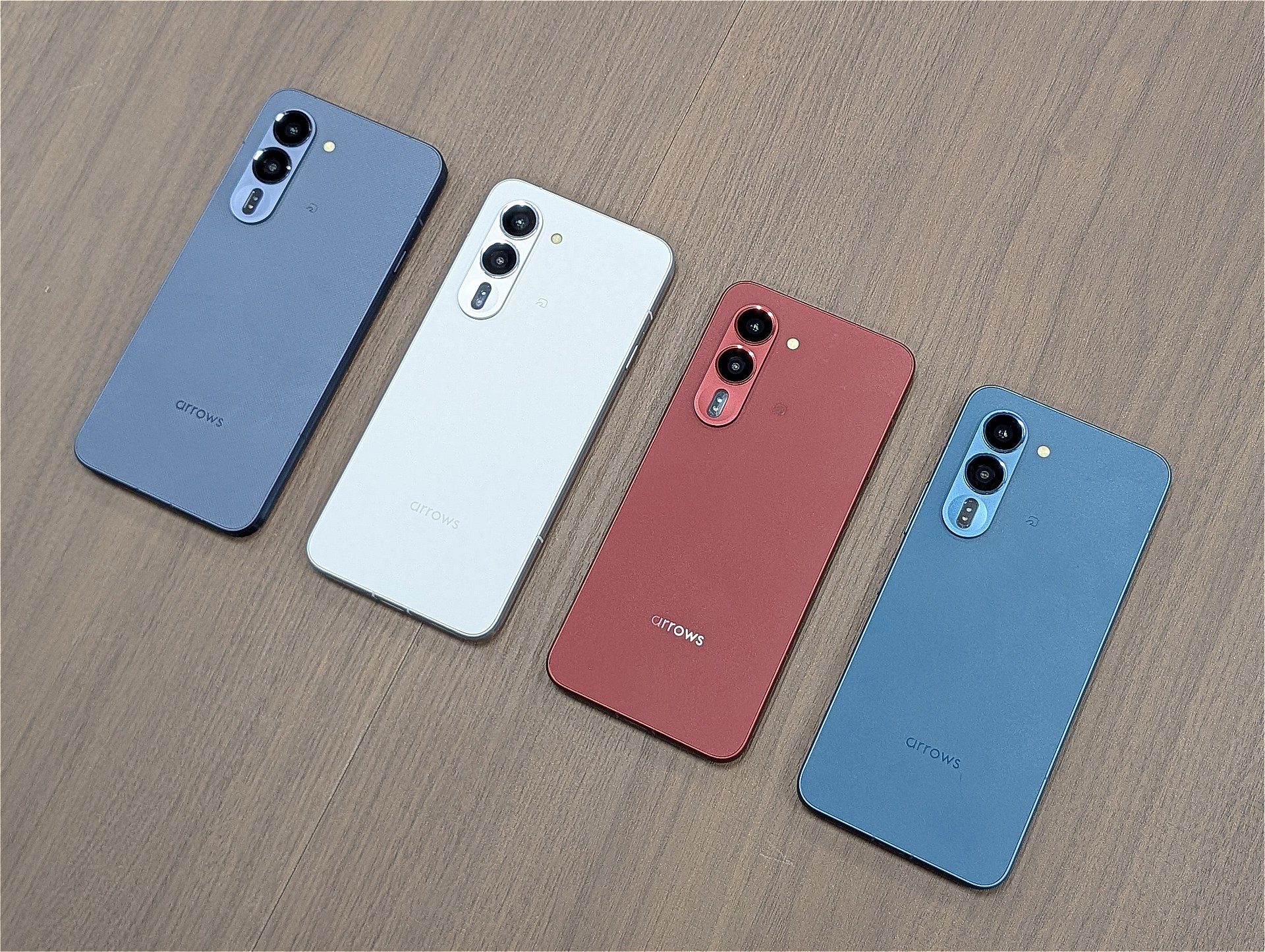 「arrows Alpha2」登場。デザイン刷新と水中撮影対応の裏側、そしてメモリー価格高騰の影響と開発の狙い