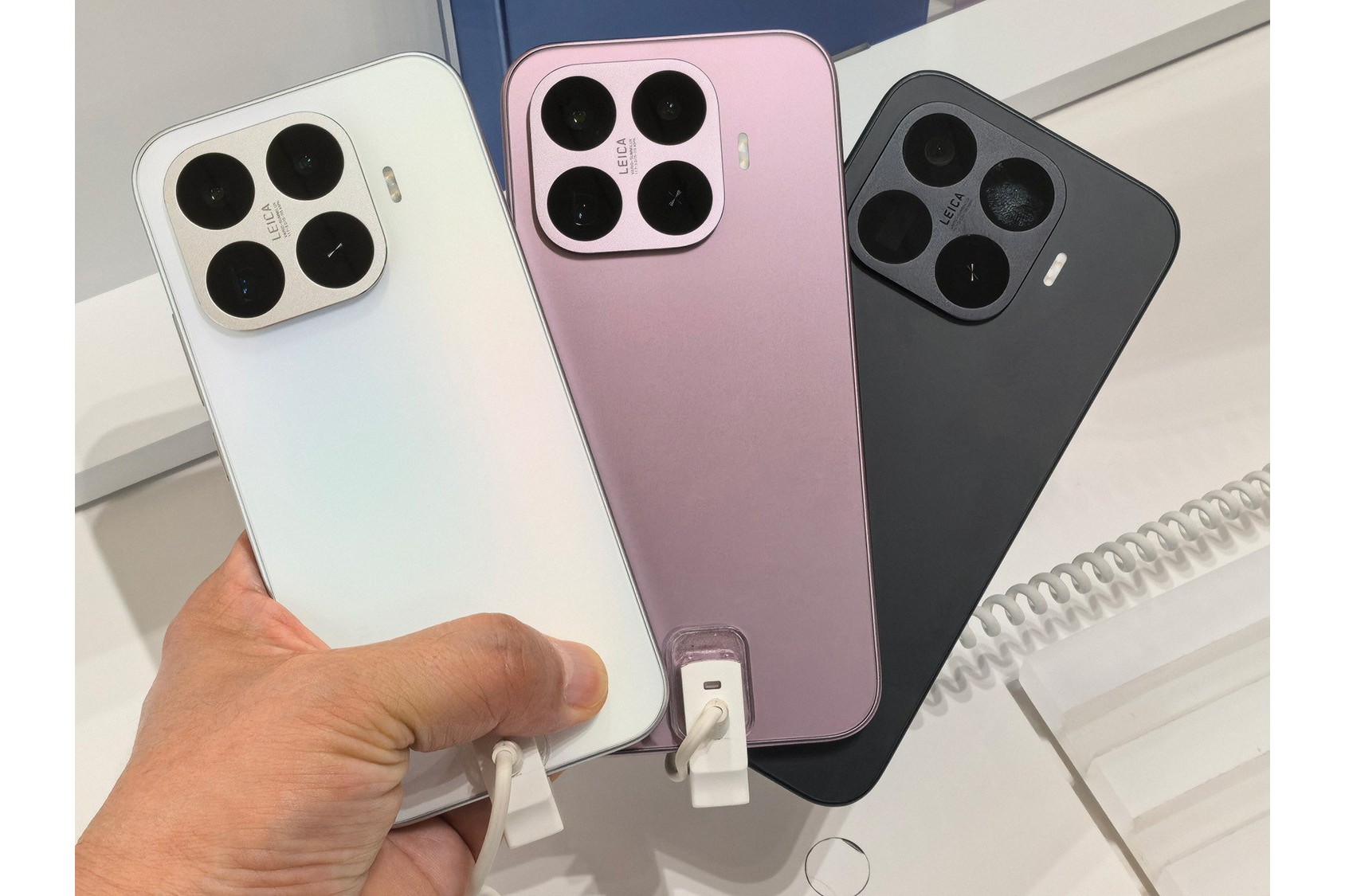 [みんなのケータイ]女子向けカラーもある中国の「Xiaomi 17T」を見てきた