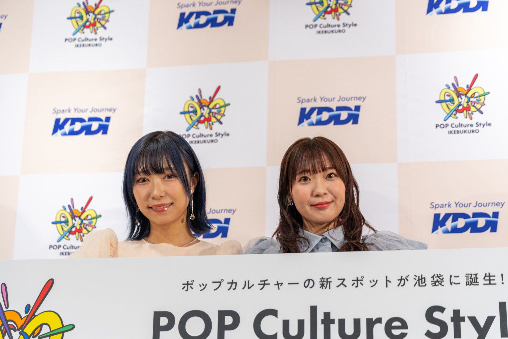 池袋のKDDI新施設を斉藤朱夏と小林愛香がお祝い、「ラブライブ」期間限定ショップなど作品の垣根を越えた特別なコラボ