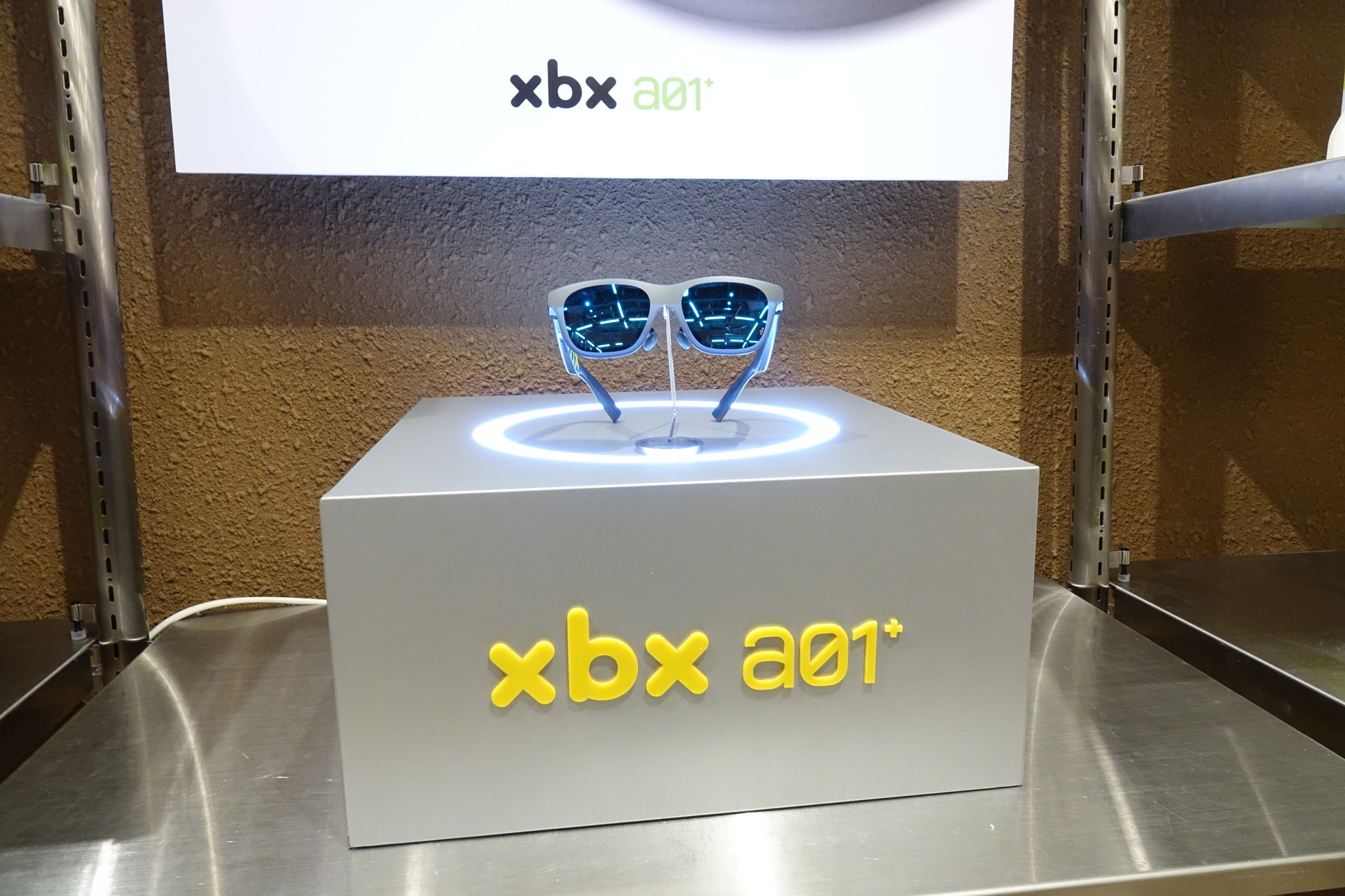 XREAL、軽量ARグラス「xbx a01+」を発売 サブブランド「xbx」第一弾