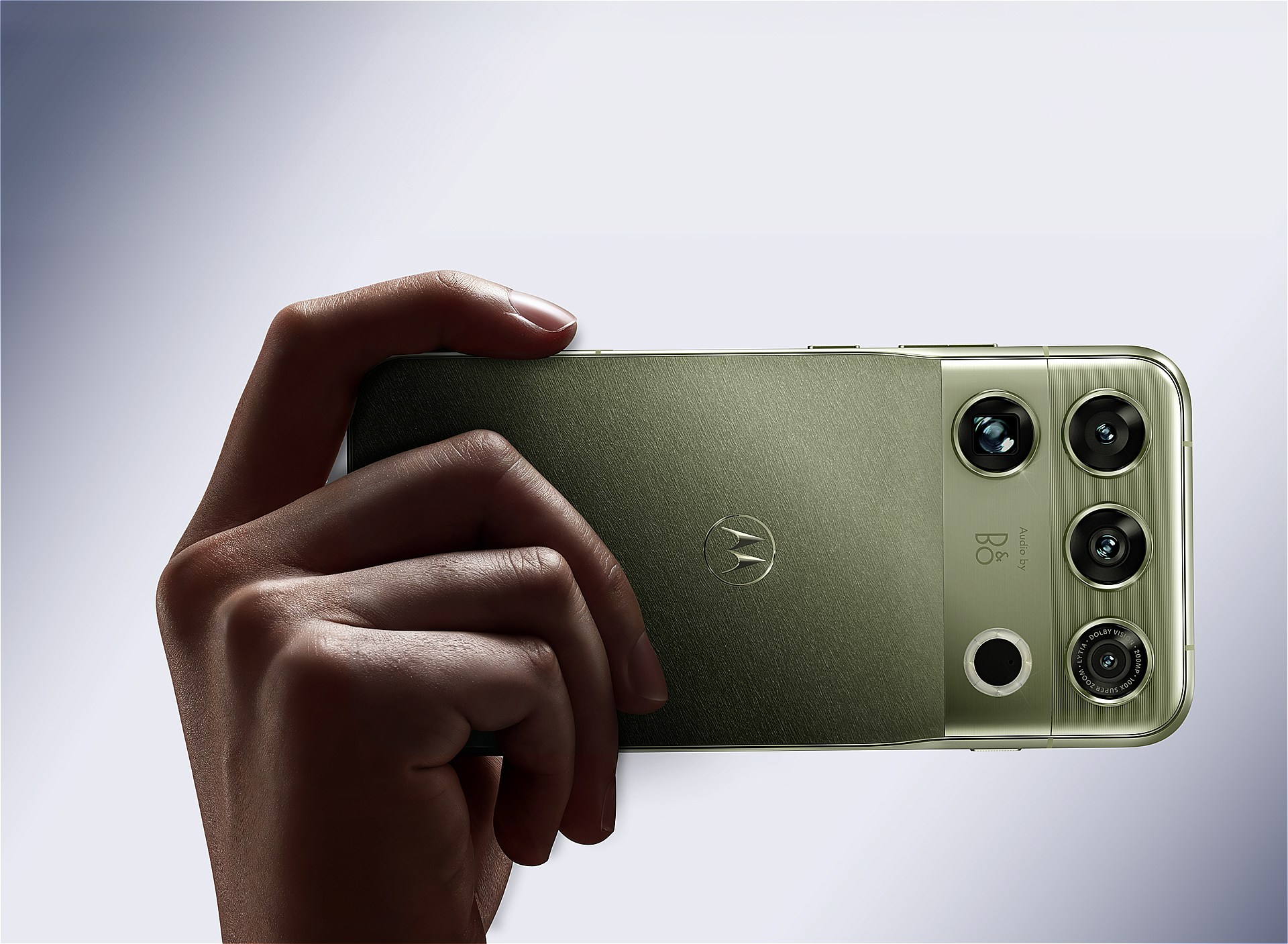モトローラ最上位スマホ「motorola signature 27」、Snapdragon Summit
