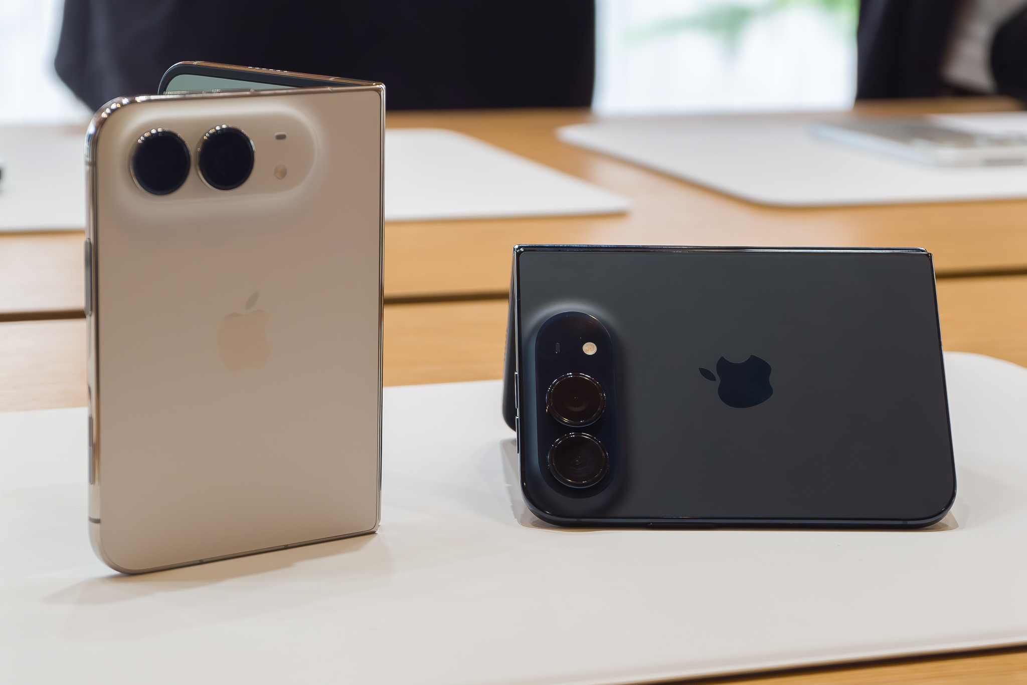 初の折りたたみiPhone DuoやiPhone 18 Pro実機レポ、発熱対策など新
